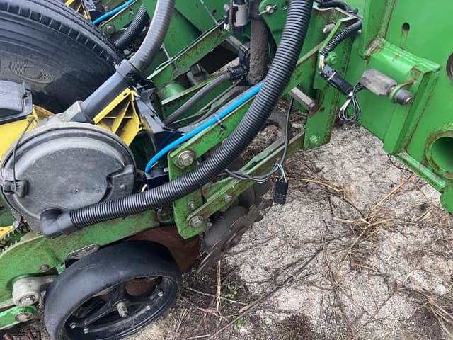 Image of John Deere 1770 equipment image 3