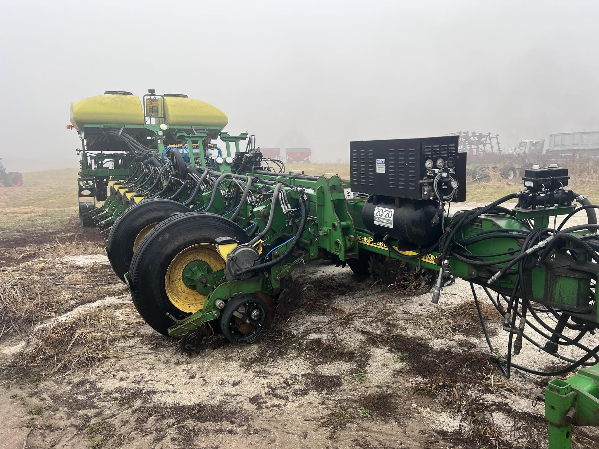 2009 John Deere 1770 Equipment Image0
