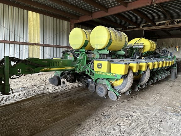 2009 John Deere 1770 Equipment Image0