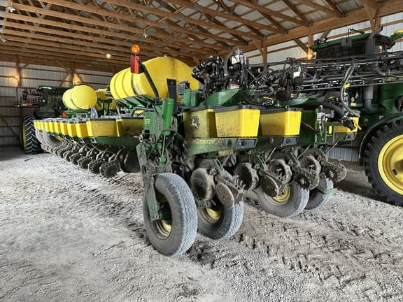 Image of John Deere 1770 equipment image 2