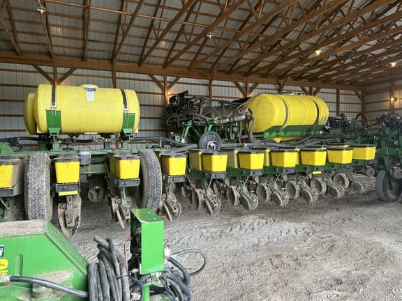 Image of John Deere 1770 equipment image 3