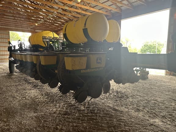 Image of John Deere 1770 equipment image 4