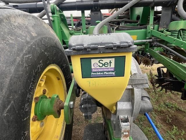 Image of John Deere 1770 equipment image 2