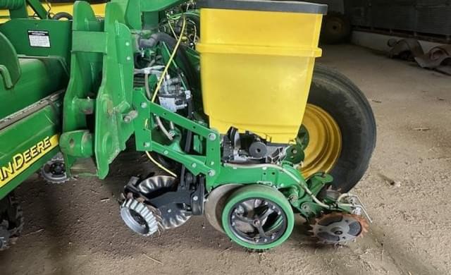 Image of John Deere 1770 equipment image 4