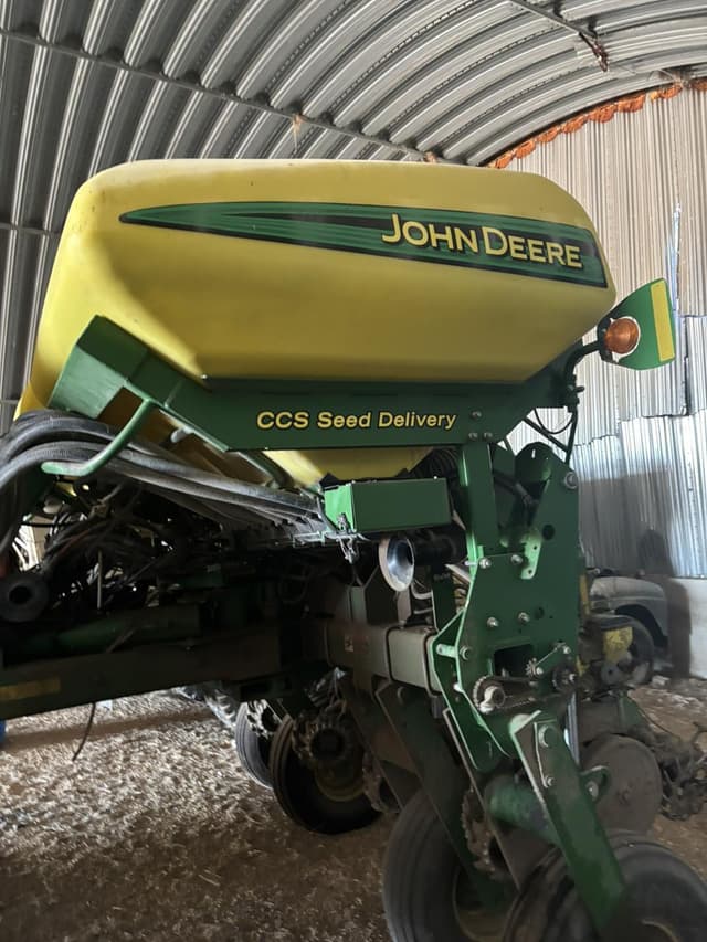 Image of John Deere 1770 equipment image 4