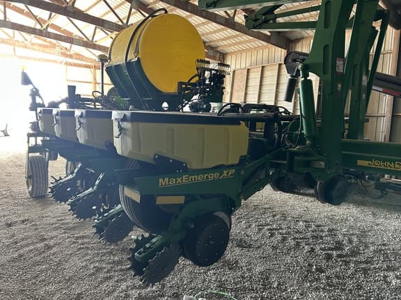 Image of John Deere 1770NT equipment image 3