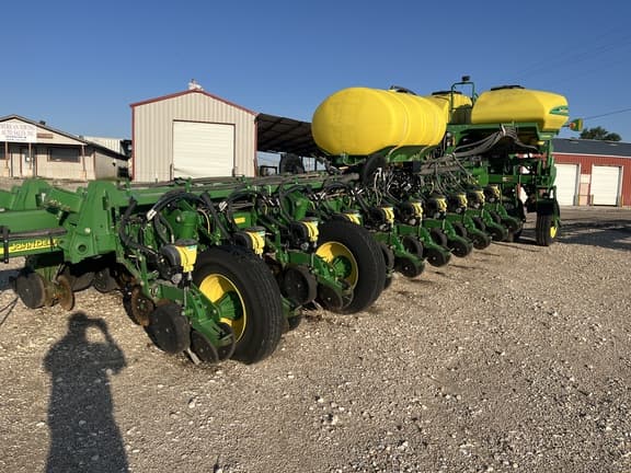 Image of John Deere 1770 equipment image 1