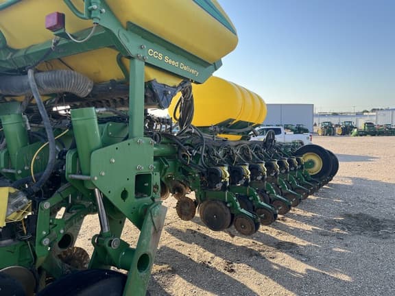 Image of John Deere 1770 equipment image 4