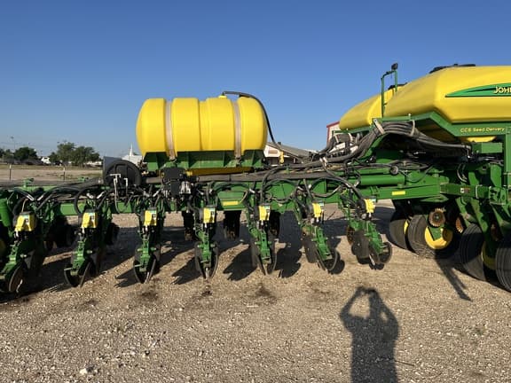 Image of John Deere 1770 equipment image 2