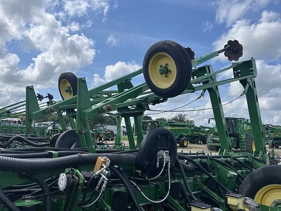 Image of John Deere 1770 equipment image 2