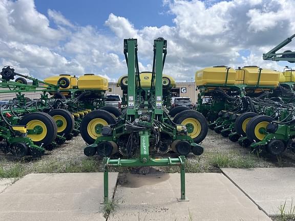 Image of John Deere 1770 equipment image 3
