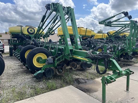 Image of John Deere 1770 equipment image 1