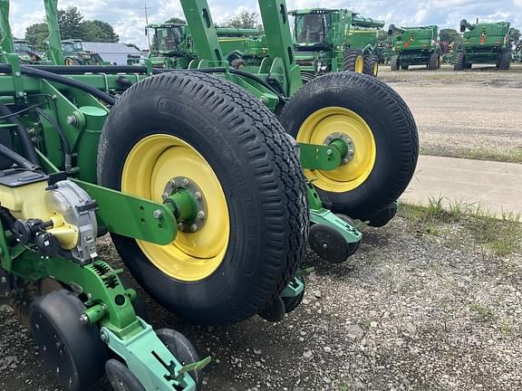 Image of John Deere 1770 equipment image 4