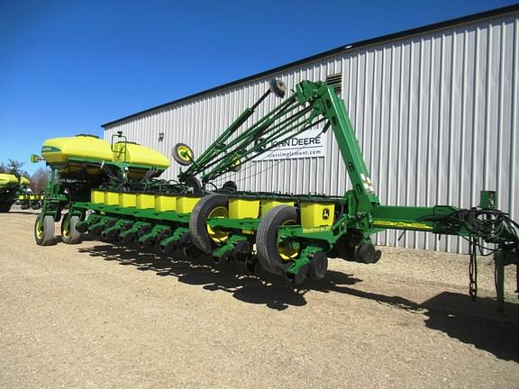 Image of John Deere 1770 equipment image 1