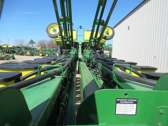 Image of John Deere 1770 equipment image 4