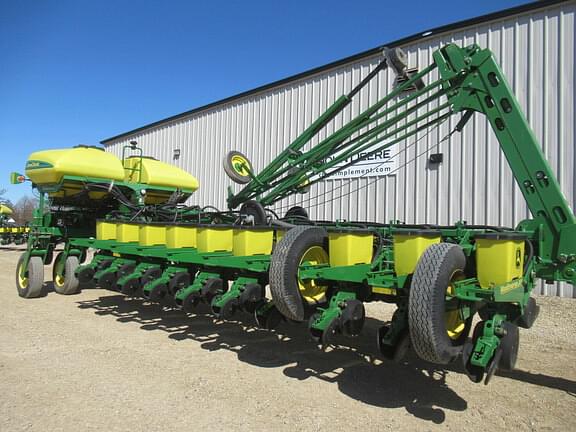 Image of John Deere 1770 equipment image 2