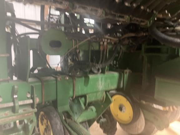 Image of John Deere 1770 equipment image 3