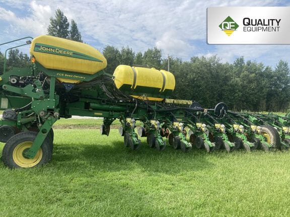 2009 John Deere 1770 Equipment Image0