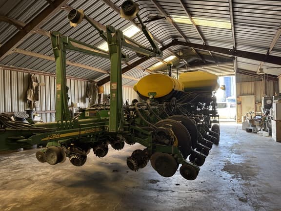 Image of John Deere 1770 equipment image 1