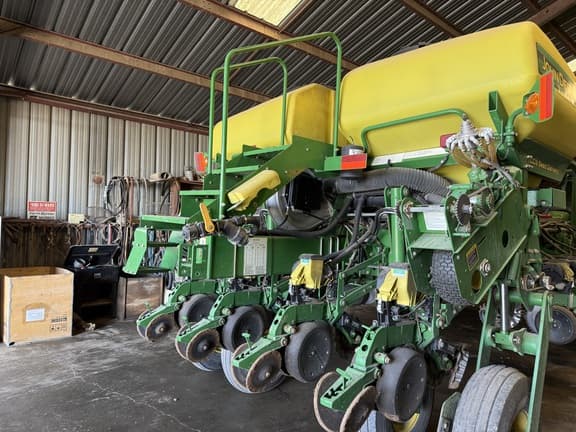 Image of John Deere 1770 equipment image 2