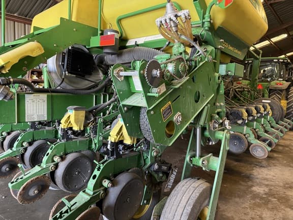 Image of John Deere 1770 equipment image 4
