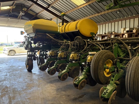 2009 John Deere 1770 Equipment Image0