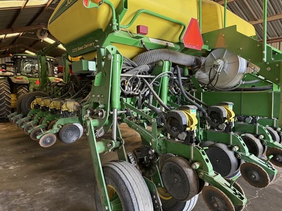 Image of John Deere 1770 equipment image 4