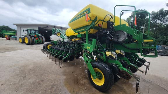 Image of John Deere 1770 equipment image 4