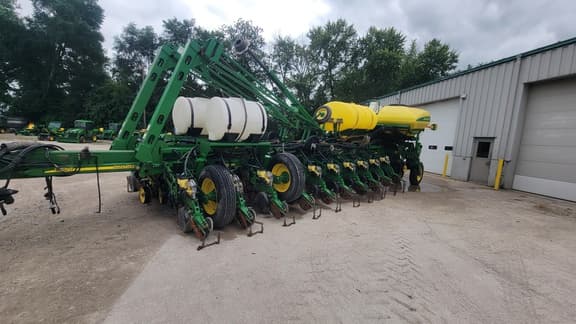 Image of John Deere 1770 equipment image 3