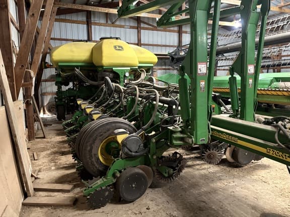 Image of John Deere 1770 equipment image 1