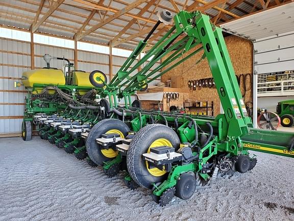 Image of John Deere 1770 equipment image 3