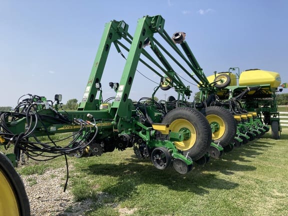 Main image John Deere 1770