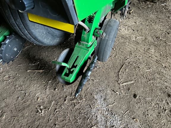 Image of John Deere 1770 equipment image 4