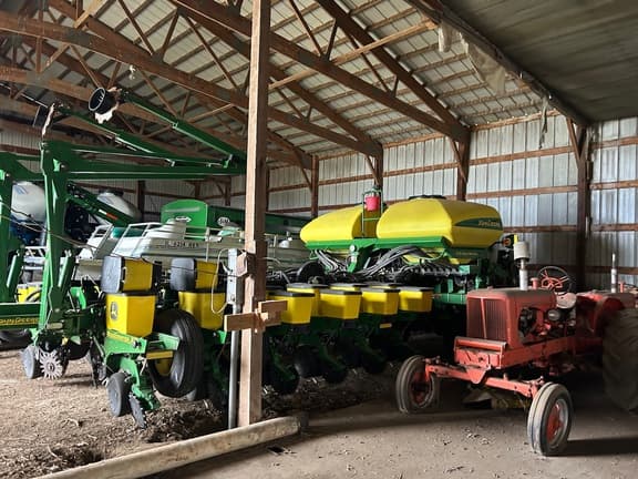 Image of John Deere 1770 equipment image 1