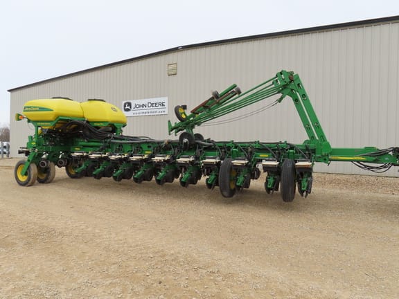 2009 John Deere 1770 Equipment Image0
