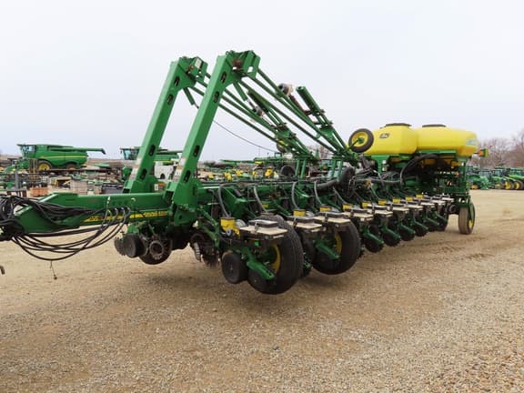 Image of John Deere 1770 equipment image 2