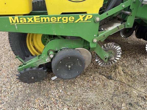 Image of John Deere 1770 equipment image 3