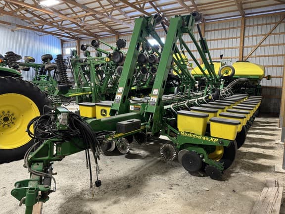 Image of John Deere 1770 equipment image 1