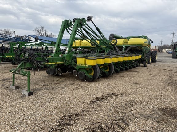 2009 John Deere 1770 Equipment Image0