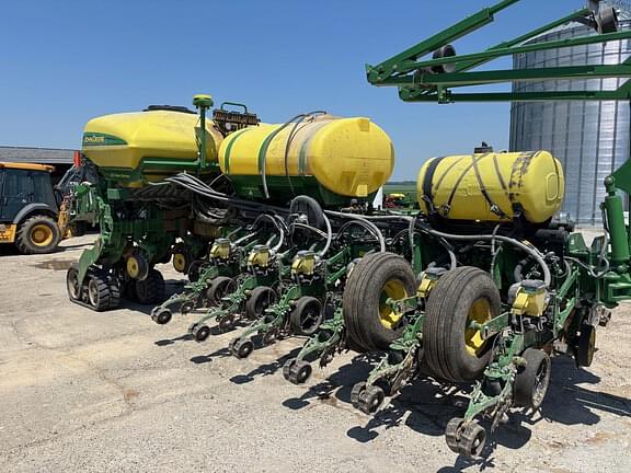 Image of John Deere 1770 equipment image 3