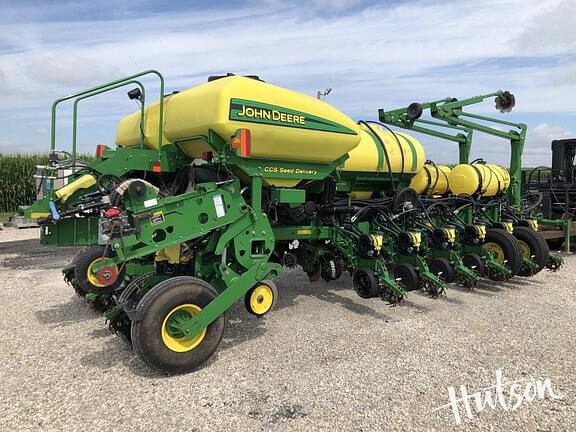 Image of John Deere 1770 equipment image 1