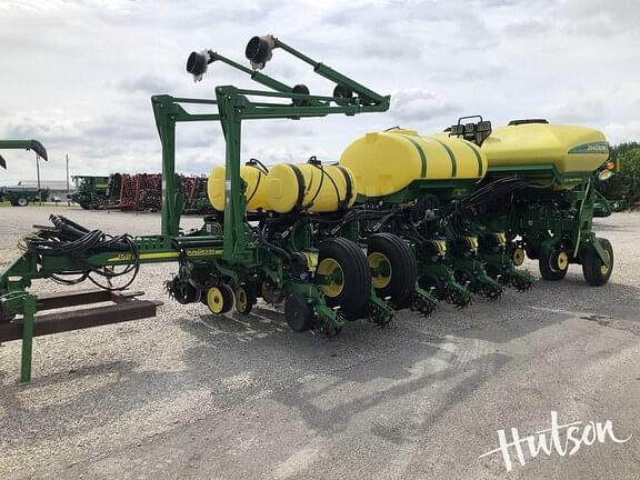 Image of John Deere 1770 equipment image 3