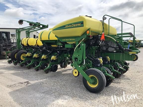 Image of John Deere 1770 equipment image 2