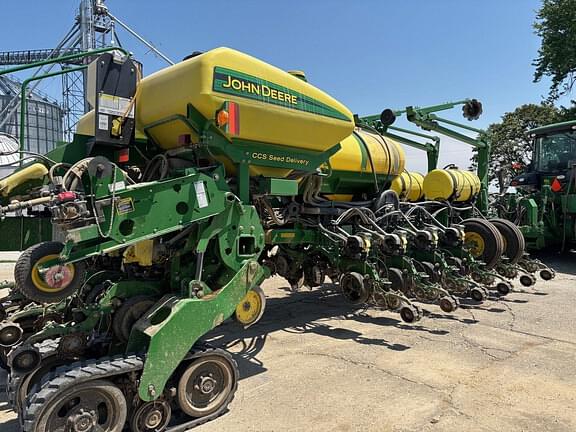 Image of John Deere 1770 equipment image 2