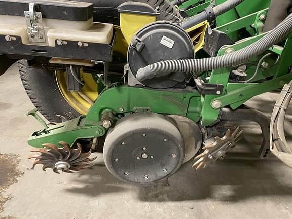 Image of John Deere 1770 equipment image 3