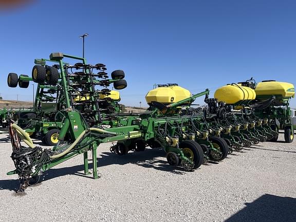 Image of John Deere 1770 equipment image 1