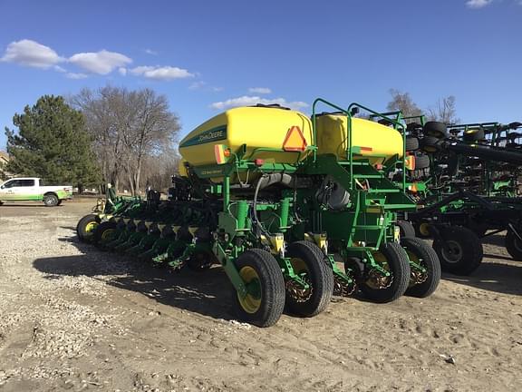 Image of John Deere 1770 equipment image 3