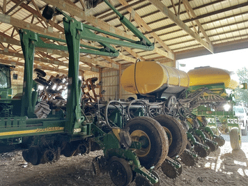 Main image John Deere 1770