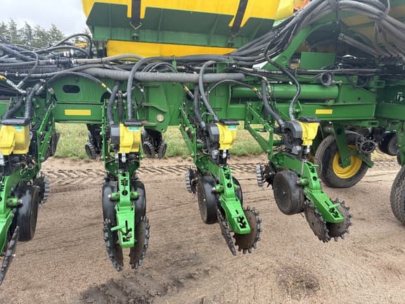 Image of John Deere 1770 equipment image 3