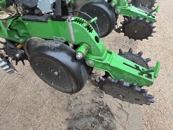Image of John Deere 1770 equipment image 4
